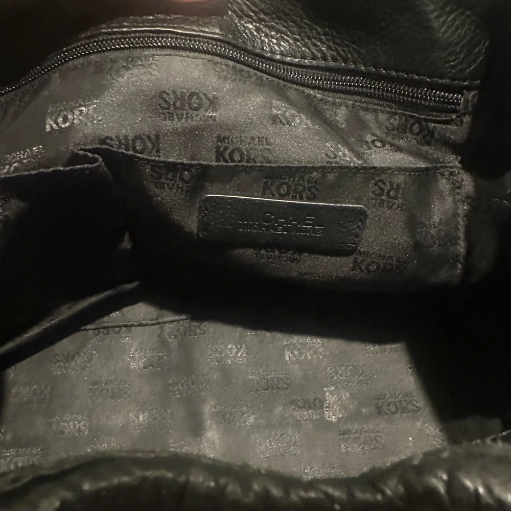 Michael Kors Black Leather Hudson Shoulder Bag Pebble Butter Leather! Non-Smoker - Picture 6 of 16
